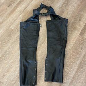Motorcycle Riding Chaps -Leather - Like New! 🏍☀️